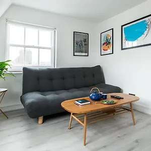  Apartment One-bedroom, 99 Steps To The Sea United Kingdom